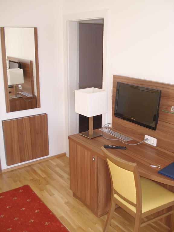 Hotel Almtalerhof Траун Номер фото