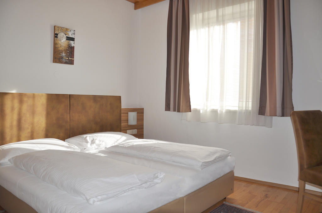 Hotel Almtalerhof Траун Экстерьер фото